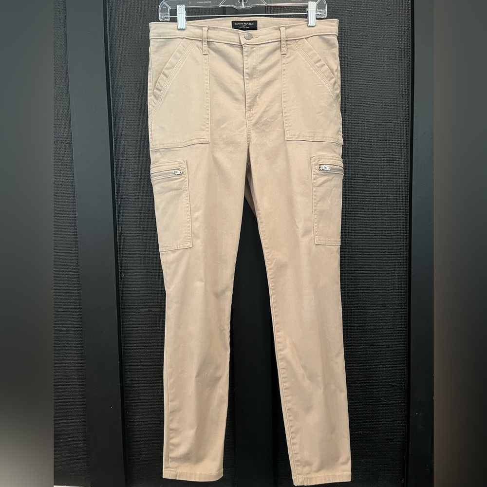 Banana Republic, size 29/8, weight color, slim cargo pants